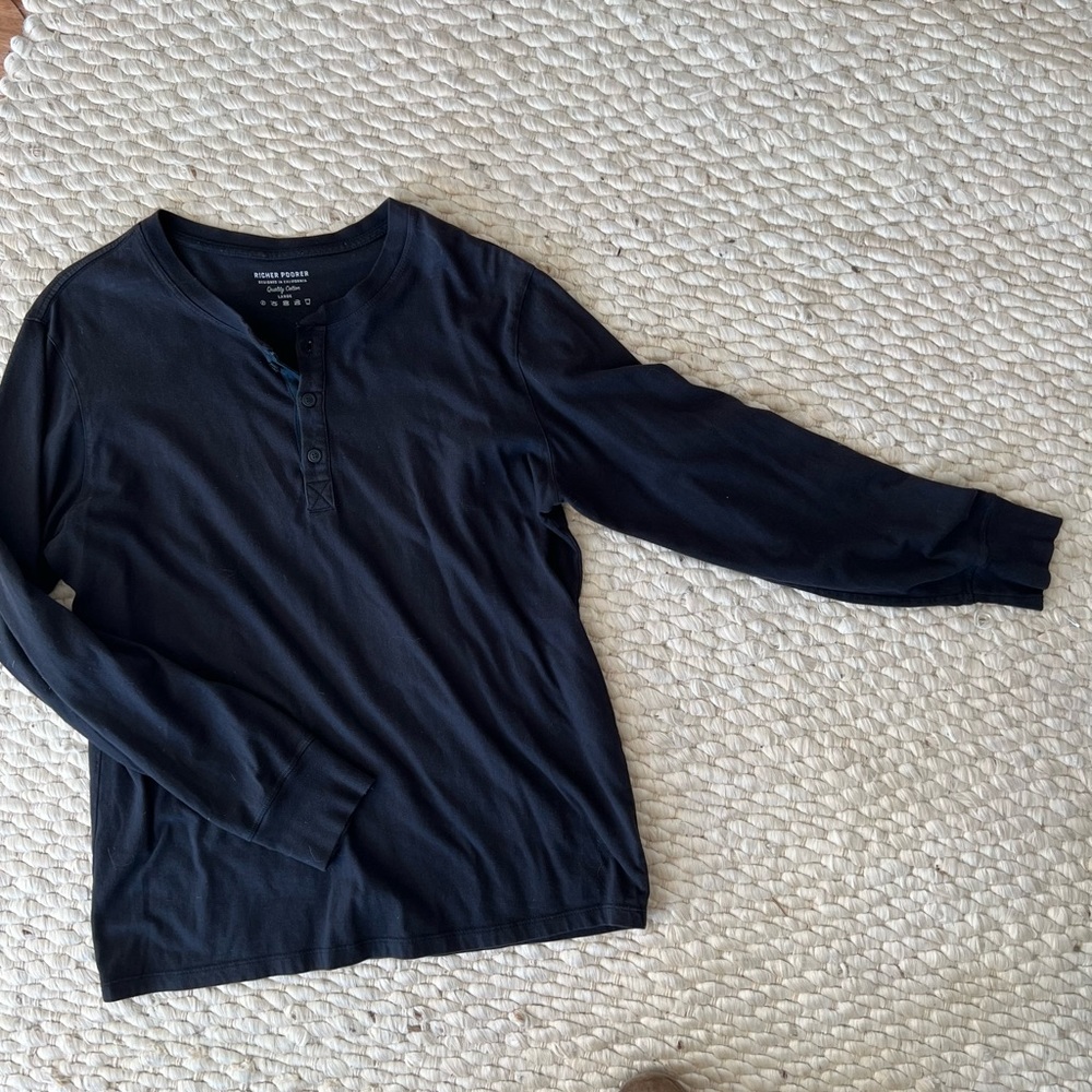 Richer Poorer Black Henley. Size L GUC